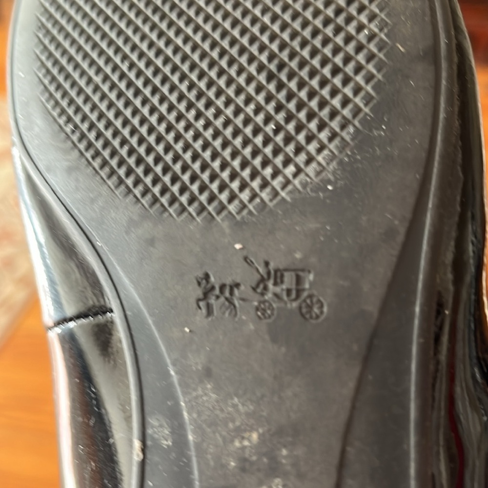 Coach patent leather shoes size 8 - Picture 8 of 9